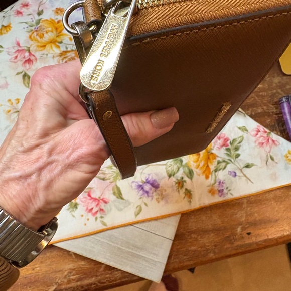 Michael Kors Jet Set Travel Brown Saffiano Leather continental zip aroundWallet - Picture 6 of 12